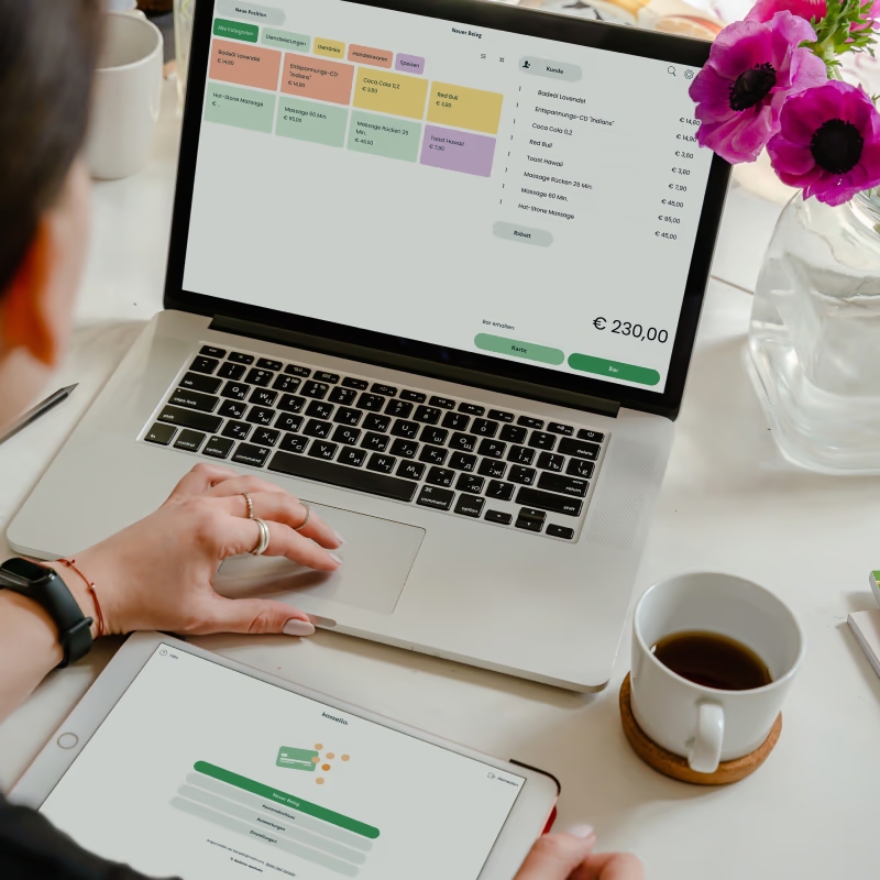 Registrierkasse im Browser: kassemo auf einem Laptop