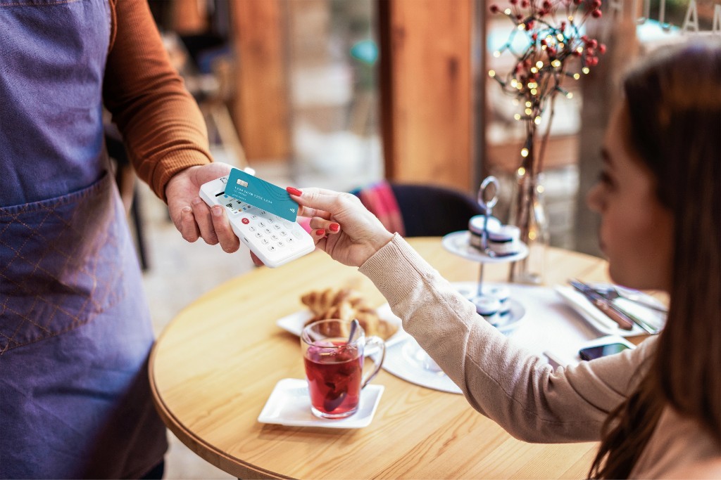 Kontaktlose Kartenzahlung mit myPOS Go in der Gastronomie